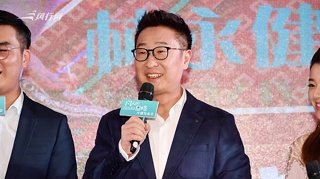 林永健撞脸金球奖女主持 调侃：走散多年的兄妹