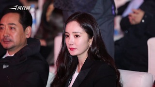 杨幂宣布离婚后首度公开亮相 西装笔挺干练颜值超能打