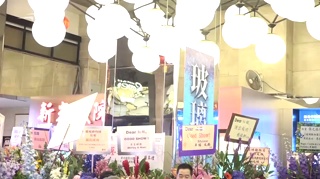 惠英红处女舞台剧紧张得不敢喝水
