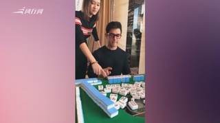 阿米尔-汗直播打麻将 王宝强调侃米叔是“你输”